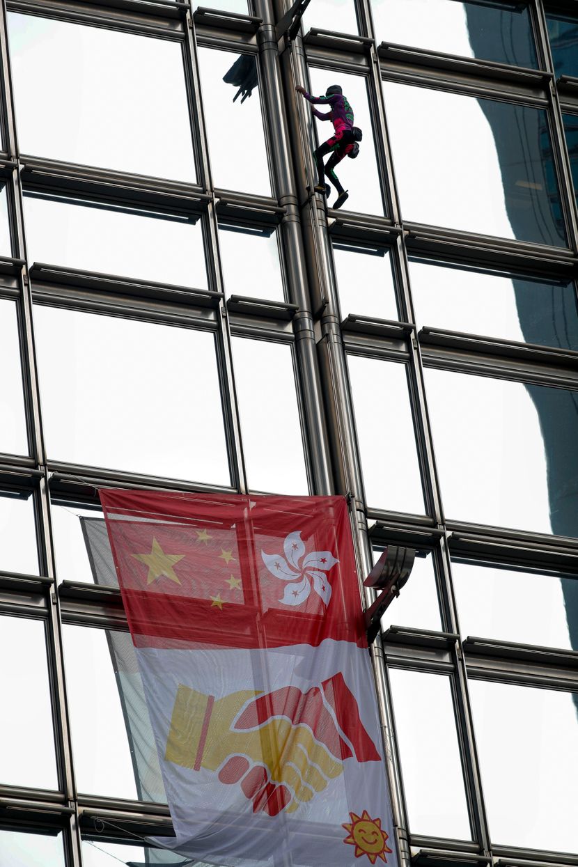 Spajdermen kači zastavu u Hongkongu Spajdermen kači zastavu u Hongkongu