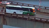 Talačka kriza u Rio de Žaneiru: Muškarac zauzeo autobus na mostu, preti da će ga zapaliti