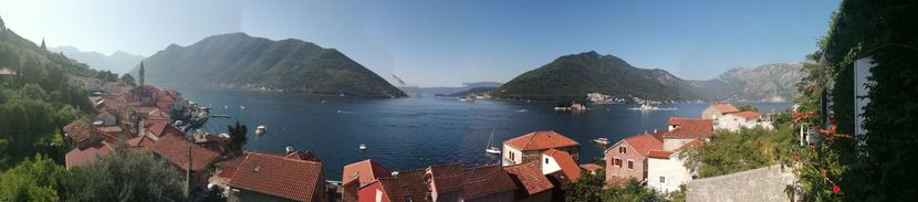 Panorama Perasta i ostrva Sveti Đorđe i Gospa od Škrpjela Panorama Perasta i ostrva Sveti Đorđe i Gospa od Škrpjela