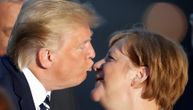 Pogledajte kako izgleda kad Tramp "šarmira" Merkelovu: Grenelova izjava usijala internet