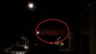 Bljesnulo misteriozno svetlo na nebu, stotine građana alarmiralo policiju (VIDEO)