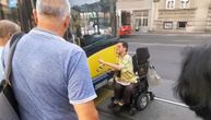 Čovek u kolicima blokirao šine u Beogradu: Njegov potez je neke razbesneo, a drugi ga razumeju