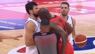 Prva šorka na Mundobasketu: Košarkaš Angole glavom udario Đentilea, pljuštala isključenja (VIDEO)