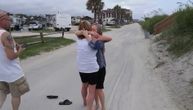 "Tražim te oduvek!" Majka prvi put zagrlila ćerku koju je dala na usvajanje pre 52 godine (VIDEO)