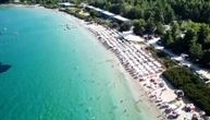 Jedna od najpopularnijih plaža na Halkidikiju poskupela: Za dve ležaljke traže i do 60 evra