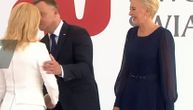 Kolinda se izljubila tri puta sa predsednikom, "po srpski" (VIDEO)