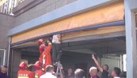 Klincu se zaglavila glava na neverovatnom mestu, morali su čak i vatrogasci da intervenišu (VIDEO)