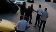 Pijani policajac divljao, umalo zgazio ženu, pa udarao kolegu: Šta se desilo posle snimka iz Tutina?