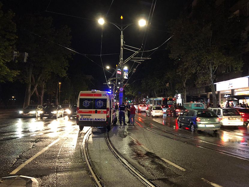 Nesreca, saobracajka, saobracajna nesreca, bulevar, Beograd, Noc Nesreca, saobracajka, saobracajna nesreca, bulevar, Beograd, Noc
