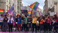 Počela prva Parada ponosa u Sarajevu: U povorci više od 1.000 ljudi, među njima i srpski aktivisti