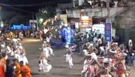 Slonovi podivljali na proslavi na Šri Lanki, pa projurili kroz masu: Povređeno 17 osoba (VIDEO)