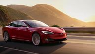 Tesla "naučio da čita": Najpopularniji auto na struju sam prepoznaje saobraćajne znakove