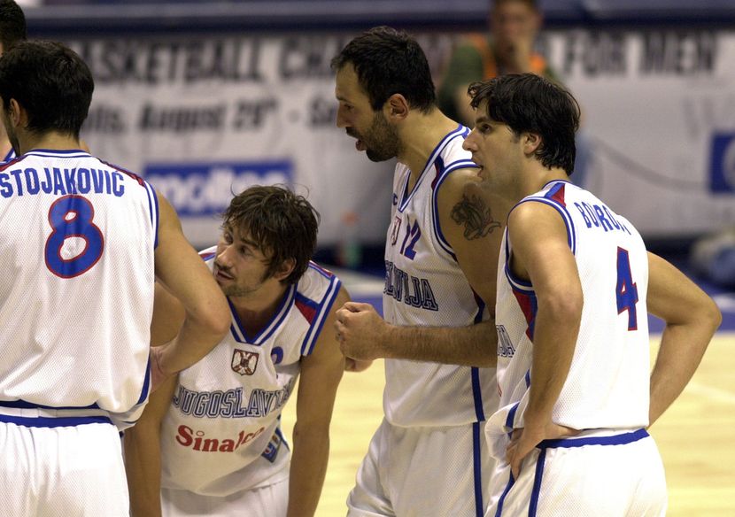 Košarkaška reprezentacija Jugoslavije, 2000, Svetislav Pešić Košarkaška reprezentacija Jugoslavije, 2000, Svetislav Pešić