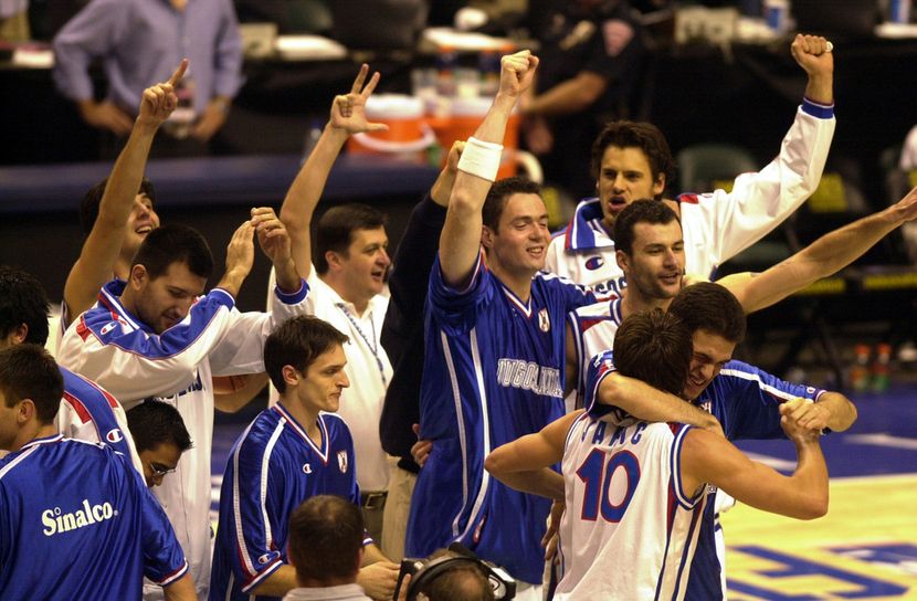Košarkaška reprezentacija Jugoslavije, 2000, Svetislav Pešić Košarkaška reprezentacija Jugoslavije, 2000, Svetislav Pešić