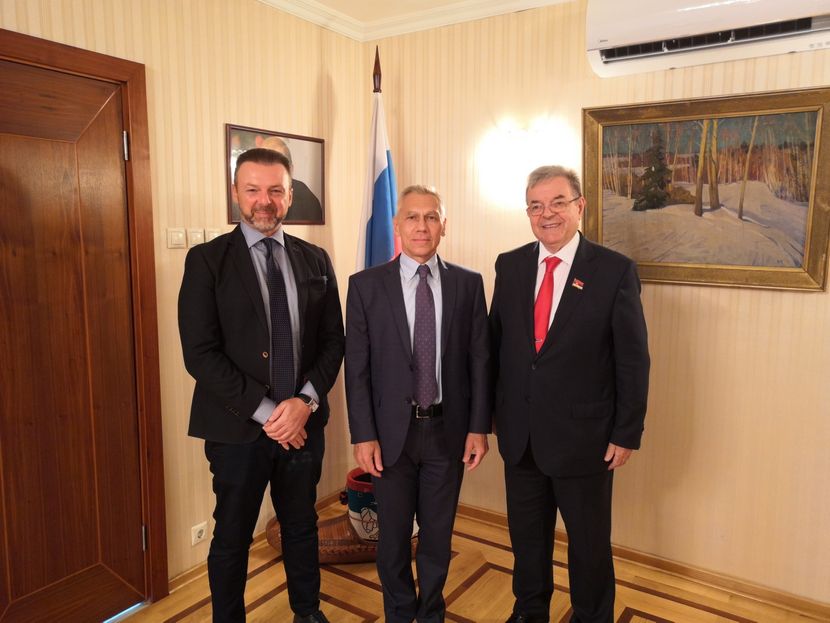 Ambassador Ruske Federacije Aleksandar Bocan-Harčenko ugostio je narodnog poslanika Dragomira J. Karića i Simona Dragomira Karića Ambassador Ruske Federacije Aleksandar Bocan-Harčenko ugostio je narodnog poslanika Dragomira J. Karića i Simona Dragomira Karića