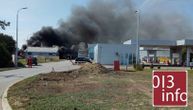 Detonacije u Pančevu: Izbio požar na benzinskoj pumpi, vatra zahvatila kamione, put blokiran (VIDEO)