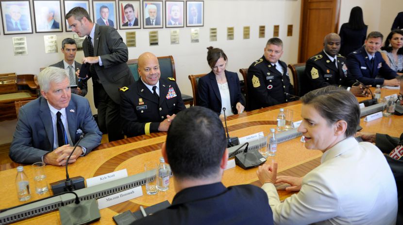 Ana Brnabić, Džon Heris Ana Brnabić, Džon Heris