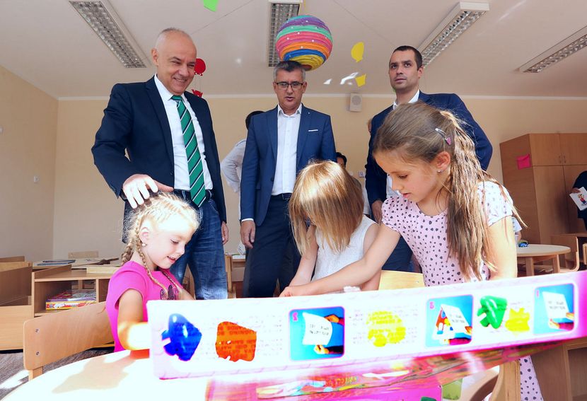 Gradonačelnik Zoran Radojičić otvorio novi vrtić „Lazar” u Altini Gradonačelnik Zoran Radojičić otvorio novi vrtić „Lazar” u Altini