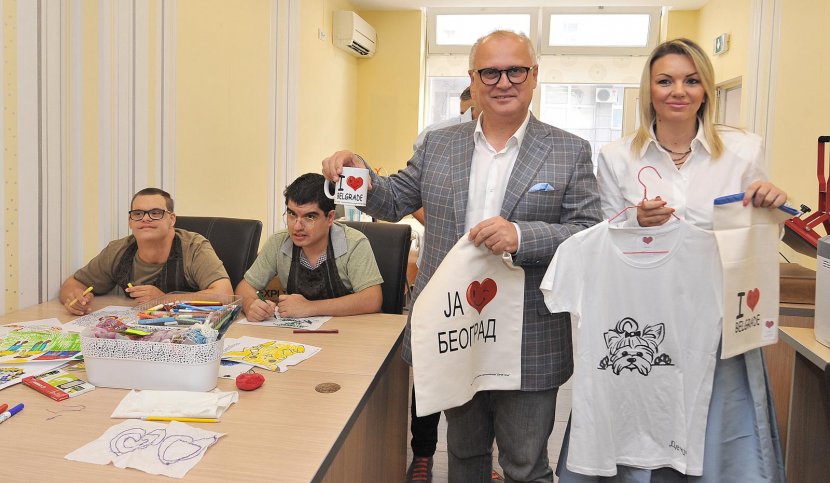 Vesić u kafiću Zvuci srca Vesić u kafiću Zvuci srca