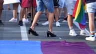 Incident uoči Parade ponosa: Pocepan baner Beogradskog prajda, navodno urinirali ispred prostorija