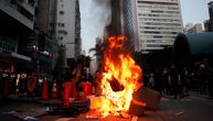 Neredi u Hongkongu: Demonstranti bacali molotovljeve koktele i cigle na vladu (FOTO) (VIDEO)