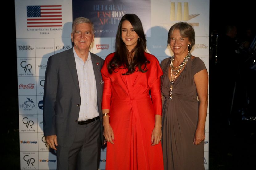 Revija u ambasadi SAD Revija u ambasadi SAD