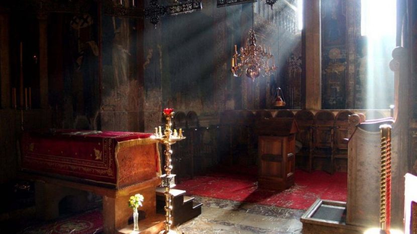 Kivot sa moštima Svetog Kralja Stefana Dečanskog, manastir Visoki Dečani Kivot sa moštima Svetog Kralja Stefana Dečanskog, manastir Visoki Dečani