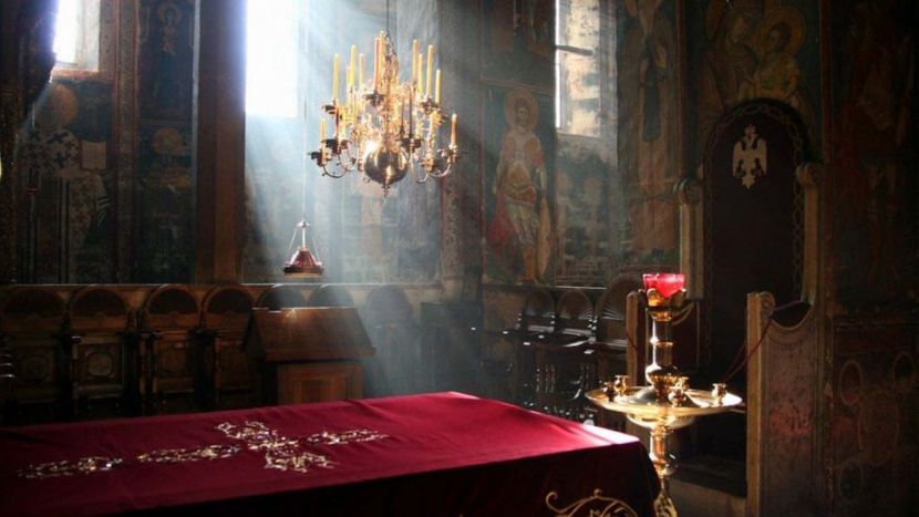 Kivot sa moštima Svetog Kralja Stefana Dečanskog, manastir Visoki Dečani Kivot sa moštima Svetog Kralja Stefana Dečanskog, manastir Visoki Dečani