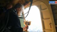 Ruski sveštenik "čisti" grad od bludničenja: Iz aviona ga posipa vetom vodicom