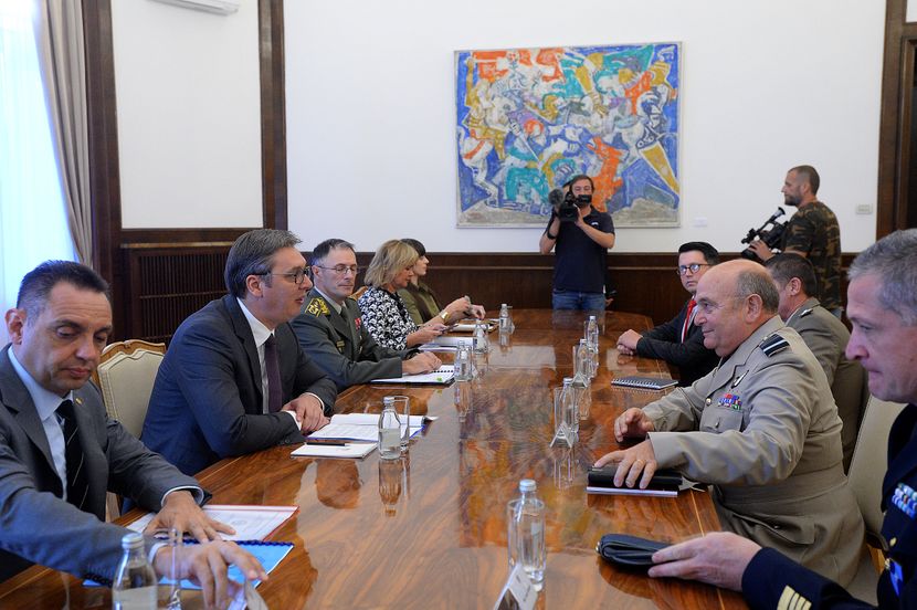 Aleksandar Vučić, Stjuart Pič Aleksandar Vučić, Stjuart Pič