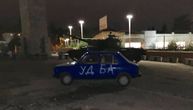 Akcija Grobara za vreme utakmice Bajern - Zvezda: Policijska kola kao simbol Udbe i poruka za Delije