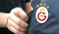 Turčin provocirao Delije dresom Galatasaraja, navijači Zvezde ga skinuli! (VIDEO)