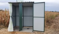 Palma pokrenuo akciju: Na poljima Jagodine počelo postavljanje kabina sa WC-om i tušem