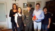 Susret srpskog narodnog heroja (94) i Arnoa Gujona: Francuz na poklon dobio orden Narodne armije