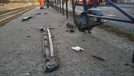 Žestok sudar na Novom Beogradu: Srušen semafor, delovi vozila razbacani svuda po raskrsnici (FOTO)