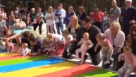 Najslađa trka na svetu - 36 beba na prvoj Puzijadi na Zlatiboru: Prvi do cilja Bogdan, Lenka i Vukan