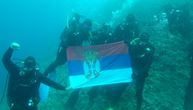 "Svaka čast, momci": Pripadnici Ronilačke jedinice Žandarmerije razvili srpsku zastavu u Crnoj Gori