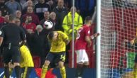 Džaki se zbog poteza smeje cela Premijer liga: Sagnuo glavu da izbegne loptu, Arsenal primio gol!