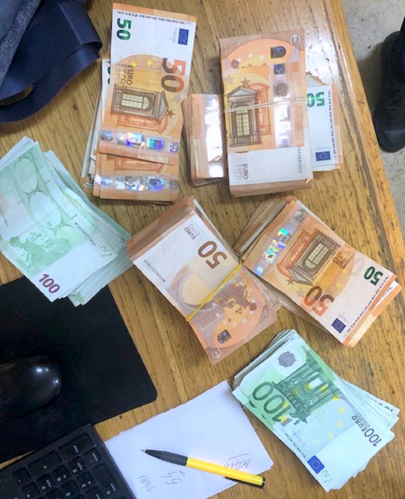 Merdare, carina, zaplena, euri Merdare, carina, zaplena, euri