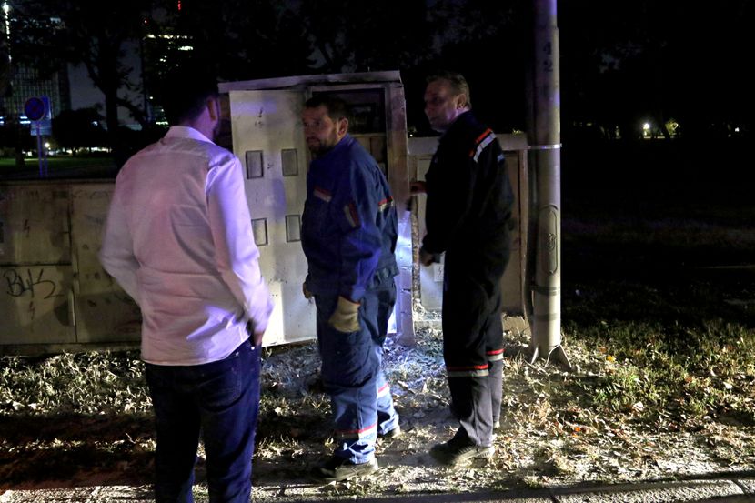Saše kovacevića Saša, Splav i upaljena trafo stanica pred nastup Saše kovacevića Saša, Splav i upaljena trafo stanica pred nastup