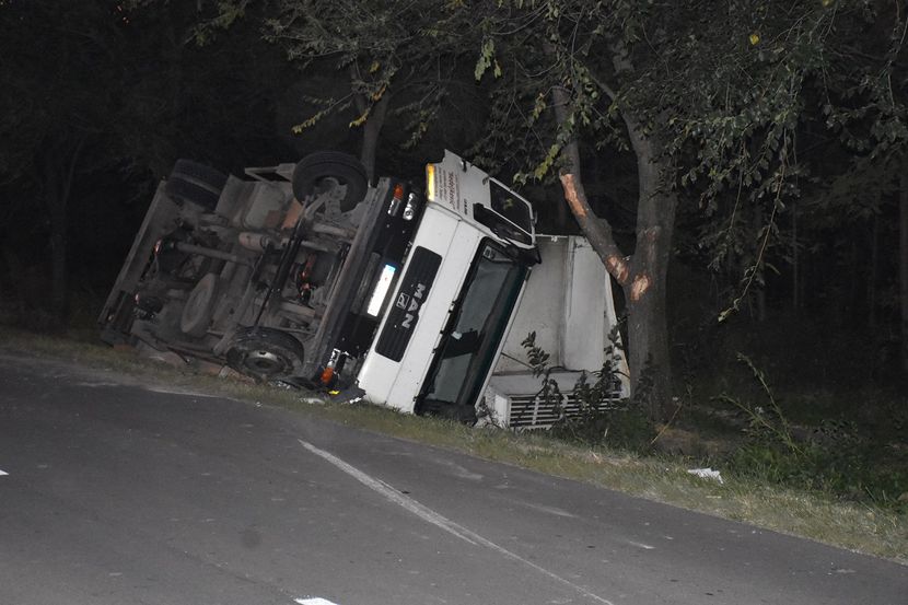 prevrnut kamion na putu Apatin-Prigrevica prevrnut kamion na putu Apatin-Prigrevica