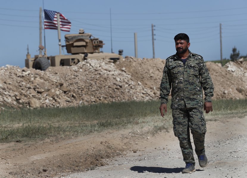 Kurdski vojnik, američka zastava Kurdski vojnik, američka zastava
