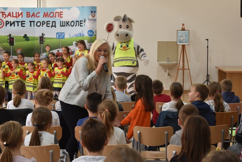 Akcija Djaci vas mole usporite pored skole Akcija Djaci vas mole usporite pored skole