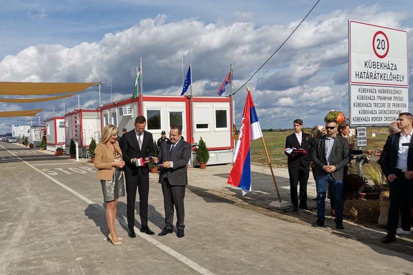Jadranka Joksimović, Ivica Dačić. granični prelaz između Srbije i Madjarske, Rabe - Kubekhaza Jadranka Joksimović, Ivica Dačić. granični prelaz između Srbije i Madjarske, Rabe - Kubekhaza