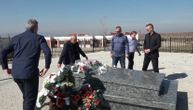 Dejan Savićević se poklonio grobu Fadilja Vokrija u Prištini pred meč tzv. Kosova i Crne Gore!