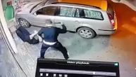 Snimak surovog prebijanja u Vranju: Pokosili čoveka autom, pa ga besomučno batinali šipkom
