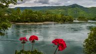 Migranti se jutros umalo udavili u Drini: Držali se za kamen nasred reke da ih voda ne odnese