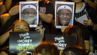 Hongkong besan na Lebrona Džejmsa: Gazili i palili dres zbog izjave košarkaša