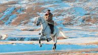 Kim Džong Un na belom konju se probija kroz svetu planinu i smetove: A slike su nerealne, bukvalno