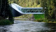 Most koji se "okreće" i u kome pod postaje plafon: Arhitektonska iluzija usred norveške šume
